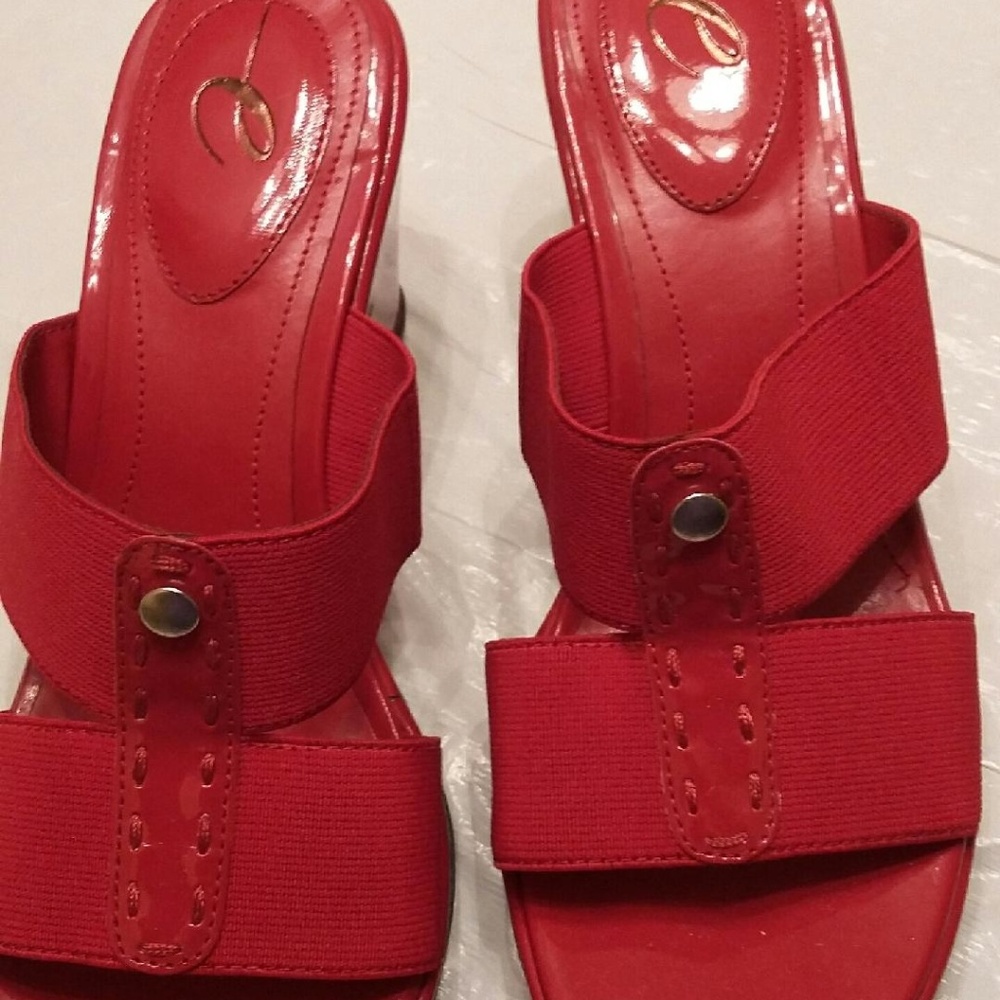 Easy Spirit Red Sandals - Picture 3 of 9